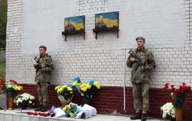 На фасаді хмельницького ліцею відкрили пам’ятні дошки на честь Героїв