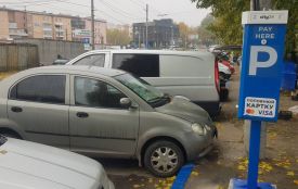 Біля хмельницького ринку запрацювала платна парковка на 130 місць: яка вартість
