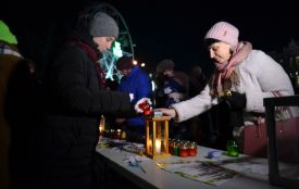 Хмельничанам на Різдвяному ярмарку передали Вифлеємський вогонь (ФОТО, ВІДЕО)