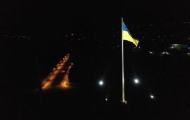 У Хмельницькому приспустили найбільший прапор області