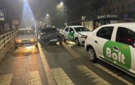 У Хмельницькому в ДТП потрапили два авто таксі Bolt