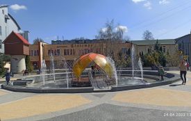 У Хмельницькому увімкнули фонтани (ФОТО)