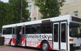 На поминальну неділю в Хмельницькому запустять додаткові автобуси (РОЗКЛАД)