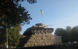 Чи потрібно демонтувати танк на Кам’янецькій (ОПИТУВАННЯ)