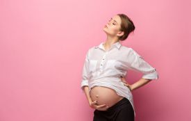 У скільки років народжують жінки на Хмельниччині: дані за 26 років (ІНФОГРАФІКА)