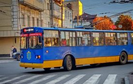 Затримуються тролейбуси: біля залізничного вокзалу трапилась ДТП