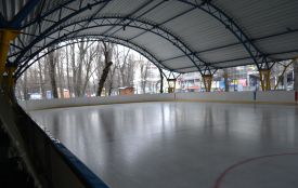 У Хмельницькому запрацювала ковзанка: дивіться графік і ціни