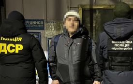 Поліцейські депортували з Хмельниччини кримінального авторитета