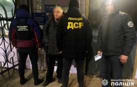 Чемодан-вокзал-росія: правоохоронці депортували з Хмельниччини громадянина рф
