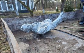 На Кам’янеччині демонтували пам’ятник Суворову  (ФОТО)
