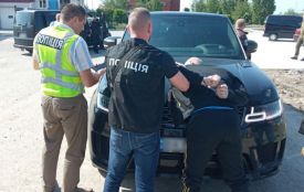 Вимагали гроші та збували наркотики: затримали трьох жителів Шепетівщини (ВІДЕО)