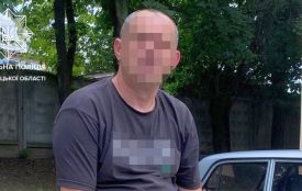 На речовому ринку чоловік розрахувався підробленими грошима