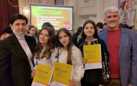 Хмельницькі школярки будуть отримувати стипендію від президента