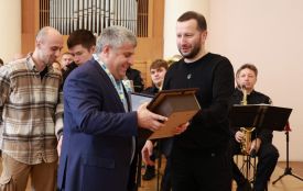 У Хмельницькому нагородили волонтерів з нагоди свята