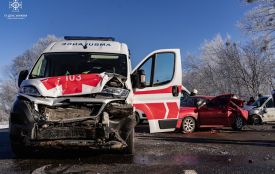 ДТП біля Скаржинців за участю «швидкої»: троє людей в лікарні (ВІДЕО)