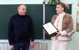 Вчителя з Хмельниччини відзначили за героїзм