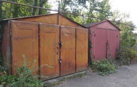 На Зарічанській демонтують гаражі