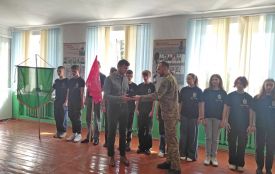 Вчителя з Хмельниччини нагородили почесною відзнакою командувача ОК «Захід»