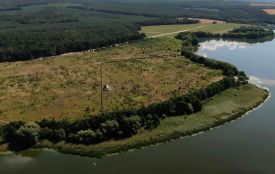 Пенсіонера з Хмельниччини оштрафували за обробіток землі біля річки