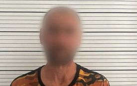 У Хмельницькому взяли під варту чоловіка, який викинув собаку з вікна багатоповерхівки