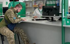 На Хмельниччині військовий після реабілітації склав іспити в автошколі для людей з інвалідністю