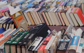 У Хмельницькому збирають книги для переселенців, які в Польщі. Куди приносити