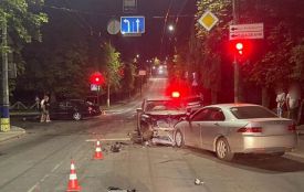 На Інститутській відбулася потрійна ДТП, в якій травмувалася 41-річна жінка