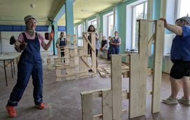 У Старій Ушиці молодь відновлювала молодіжний центр: деталі