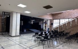 У хмельницькому театрі облаштували інклюзивну сцену: детальніше про проєкт