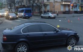 Зіткнення BMW і Renault в Хмельницькому: постраждав один водій