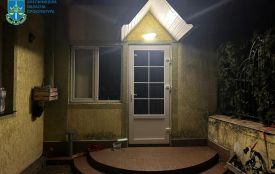 Затримали чоловіка, який заліз у будинок хмельничанина та побив його