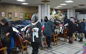 У театрі Старицького продовжують видавати гуманітарну допомогу: графік роботи