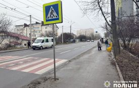 У Хмельницькому велосипедист наїхав на пішохода: водій двоколісного у важкому стані
