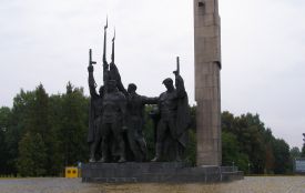 Пропонують демонтувати пам’ятник радянським солдатам та ще п’ять об’єктів на Хмельниччині (СПИСОК)