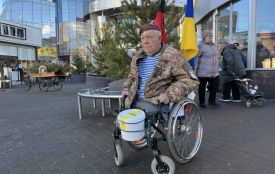 Відомий волонтер «дядя Гриша» у Хмельницькому: збирає кошти на ЗСУ