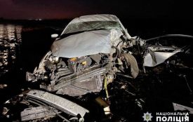Пʼяний водій влетів у дерево: дві людини постраждали