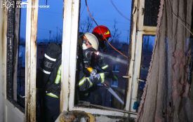 Пожежа в пʼятиповерхівці на проспекті Миру: врятували двох людей (ВІДЕО)