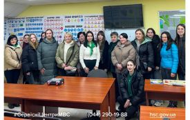 На Хмельниччині жінки військових проходять безкоштовні курси водіння