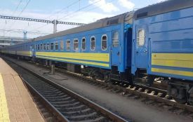 Жінку збив потяг на Хмельниччині: вона у важкому стані