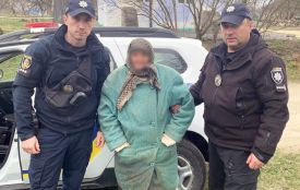 На Хмельниччині зникла пенсіонерка. Її знайшли виснаженою в полі