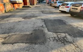 По Кам’янецькій залатали ями в подвір’ї: де ще заплановані ремонти