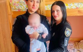 У Старокостянтинові п’яна матір забула немовля в гостях. На неї склали протокол