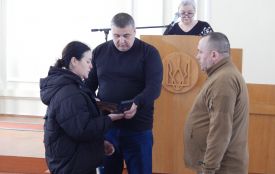 Рідним загиблих військових з Хмельниччини вручили їх державні нагороди