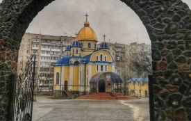 Розклад великодніх богослужінь в храмах Хмельницького-2025