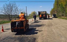 На дев’ятьох ділянках автодоріг Хмельниччини відновлюють покриття