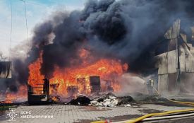Масштабну пожежу в Летичеві гасили понад 4 години (ВІДЕО)