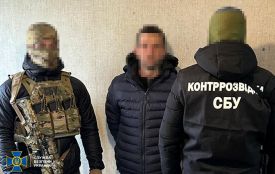 Поширював пропаганду та коригував удари: у Хмельницькому затримали агента рф
