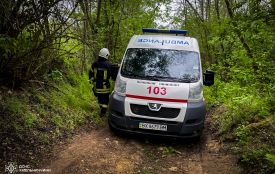 В селі на Хмельниччині застрягла «швидка» з пацієнтом