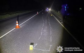 На Кам’янеччині ВАЗ збив жінку. Вона в лікарні