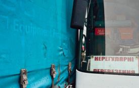 Водій вантажівки вʼїхав у пасажирський автобус на Хмельниччині